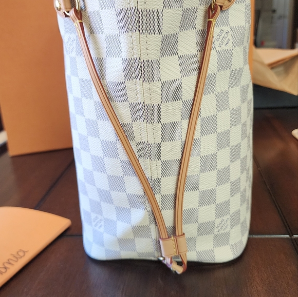 Louis Vuitton Neverfull MM - Picture 5 of 16
